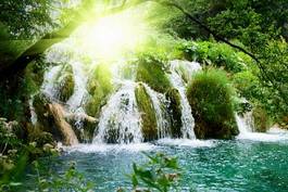 Fototapeta zielony krajobraz z wodospadem
