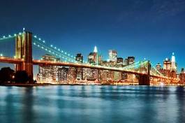 Naklejka Świecący brooklyn bridge nocą