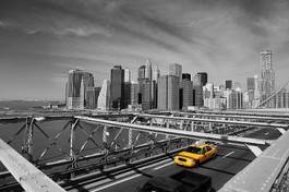 Plakat most brukliński i żółta taksówka