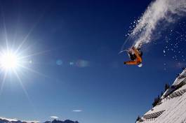 Plakat śnieg błękitne niebo snowboarder sporty zimowe