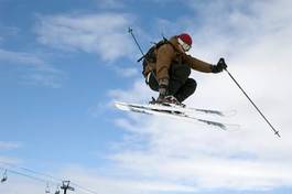 Plakat mężczyzna wzgórze narciarz sport śnieg