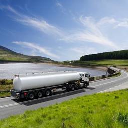 Fotoroleta droga transport ciężarówka olej