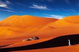 Obraz na płótnie krajobraz pejzaż pustynia mężczyzna bezdroża