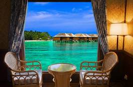 Naklejka widok na tropikalne wybrzeże z hotelowego okna