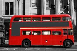 Plakat czerwony autobus na ulicy londynu