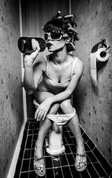 Fotoroleta toaleta vintage kobieta