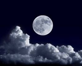 Fototapeta księżyc w pełni nad chmurami