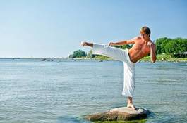 Obraz na płótnie morze lato przystojny mężczyzna ćwiczenie