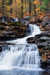 Naklejka pejzaż jesień las wodospad natura