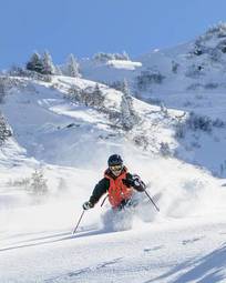 Plakat ruch mężczyzna narciarz śnieg słońce