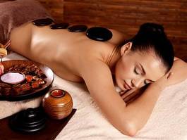 Fotoroleta salon masaż kobieta