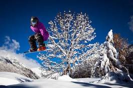 Naklejka sporty ekstremalne snowboarder niebo