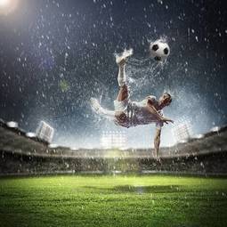 Obraz na płótnie lekkoatletka piłka nożna trawa piłka