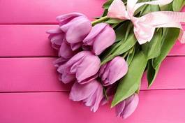 Fotoroleta bukiet różowych tulipanów na rózowym tle