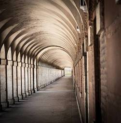 Naklejka tunel kolumna hiszpania architektura wejście