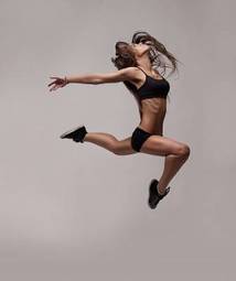 Obraz na płótnie lekkoatletka piękny aerobik ćwiczenie
