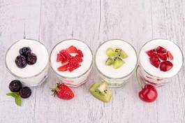 Obraz na płótnie owocowe jogurty