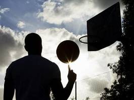 Obraz na płótnie koszykówka mężczyzna niebo