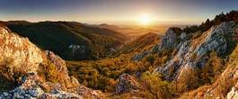 Plakat słońce świt szczyt dolina jesień