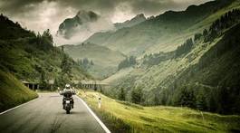Fotoroleta motocykl motocyklista alpy widok