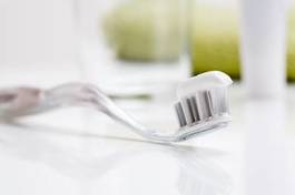 Fotoroleta ręcznik lecznictwo pasta do zębów szczoteczka