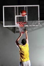 Plakat piłka lekkoatletka koszykówka zdrowy mężczyzna
