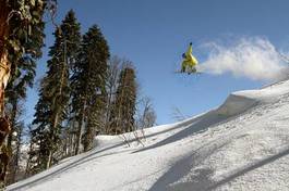 Fotoroleta snowboarder niebo góra