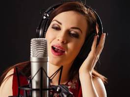 Naklejka śpiew dziewczynka mikrofon piękny