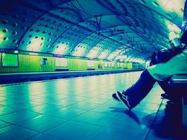 Fotoroleta metro perspektywa retro ludzie