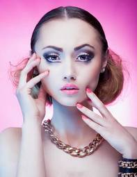 Fotoroleta dziewczynka świeży manicure kobieta kosmetyk