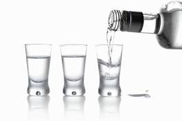 Obraz na płótnie woda napój widok chłodny napój alkoholowy