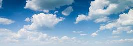 Fotoroleta chmury na tle błękitnego nieba