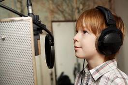 Naklejka dzieci mikrofon chłopiec śpiew uśmiech
