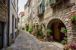 Obraz na płótnie włoska uliczka w małęj prowincji w toskani