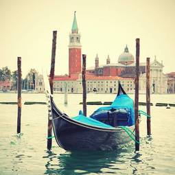 Plakat widok wieża włoski molo gondola