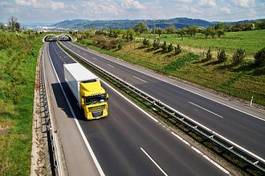 Naklejka pejzaż transport ciężarówka trawa autostrada