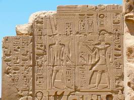 Plakat statua pustynia świątynia egipt aleja