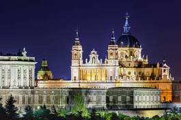Plakat hiszpania kościół noc widok europa