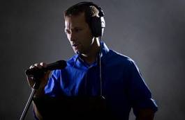 Fotoroleta śpiew mężczyzna karaoke koncert mikrofon
