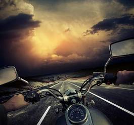 Fotoroleta sztorm transport motocykl droga