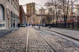 Fototapeta tram track on a cobbled szyny tramwajowe na cobbled street w brukliniein brooklyn