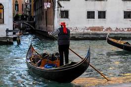 Naklejka miasto gondola łódź widok