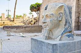 Naklejka egipt statua droga drzewa