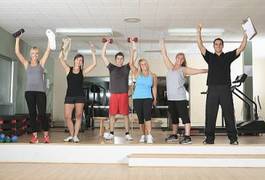 Fotoroleta siłownia zdrowy ludzie ćwiczenie portret