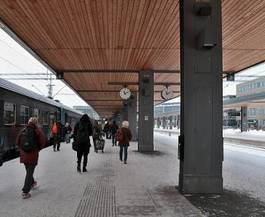 Fotoroleta ludzie śnieg przystanek pasażer pociąg
