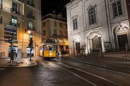 Obraz na płótnie tramwaj transport noc miejski ulica
