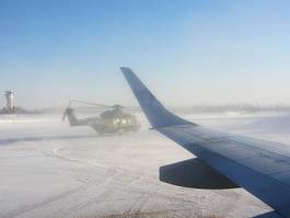 Obraz na płótnie lotnictwo śnieg samolot antenowe przewóz