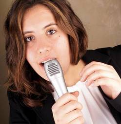Fotoroleta śpiew kobieta nowoczesny mikrofon