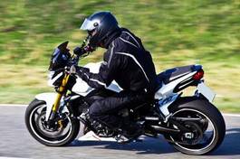 Fotoroleta moda trawa rower motocyklista samochód