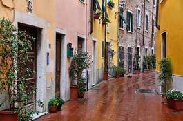 Obraz na płótnie zabytkowa uliczka w carrara we włoszech